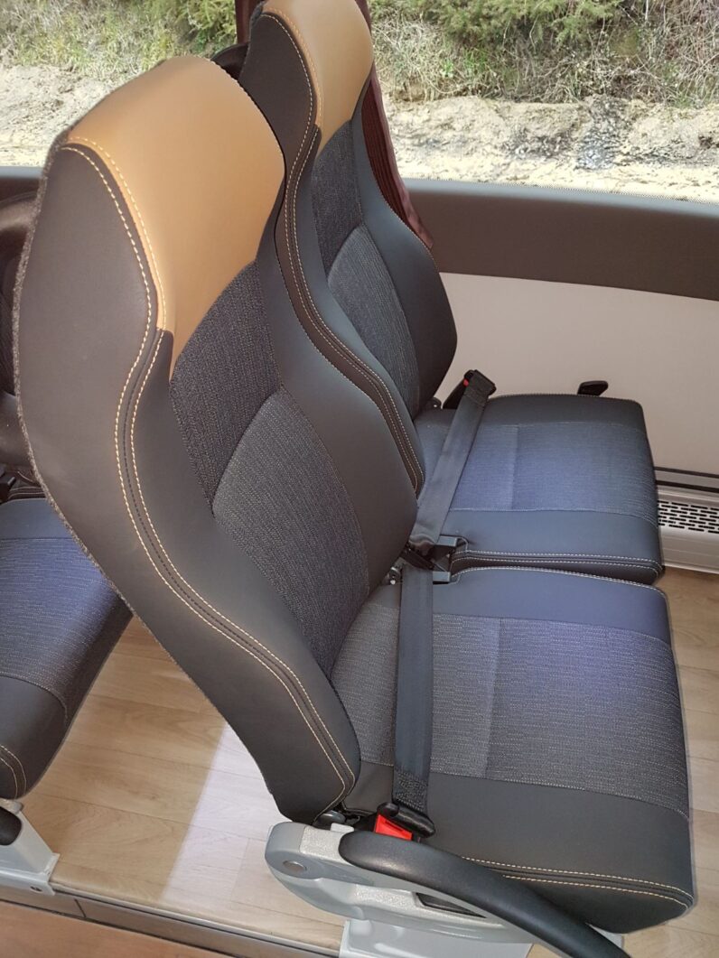MAN 19.420 con Sunsundegui SC7 13m 55/59+C+G+WC (2PMR)